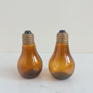 Light Bulb Salt & Pepper Shaker - Vintage